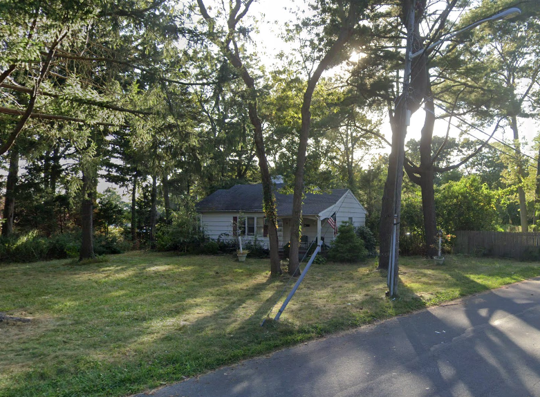 Bridge Loan Purchase in Dix Hills, NJ, for Single Family Residence. Funded by Accolend.